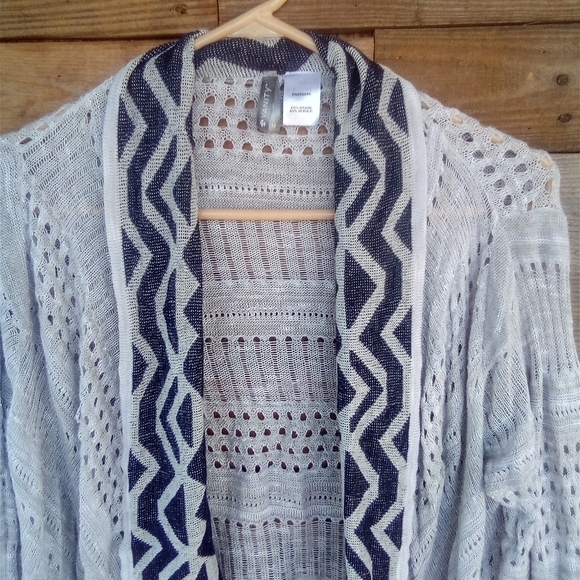 Women's Vanity Fringed Open Cardigan Size Medium M Shrug Kimono Shawl Sweater - Picture 2 of 5
